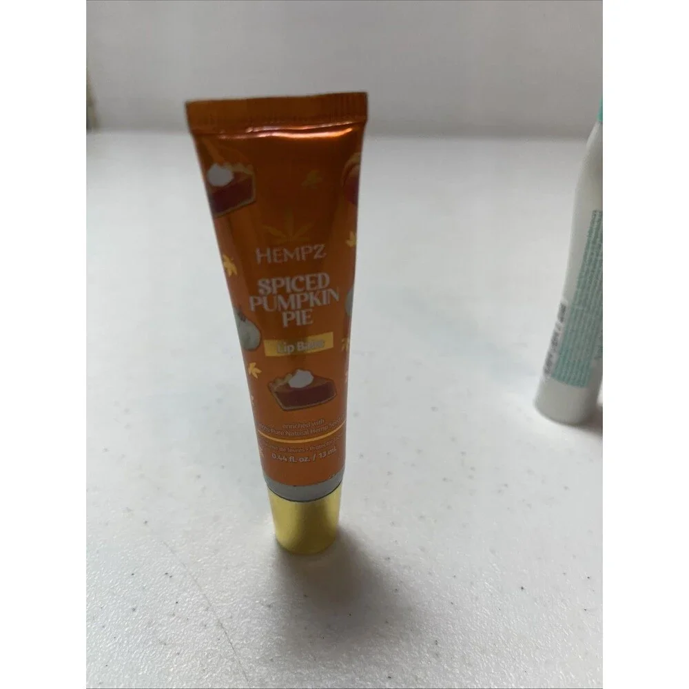 Essence Set: Volume Booster Lash Primer + Spiced Pumpkin Pie Lip Balm - NEW
